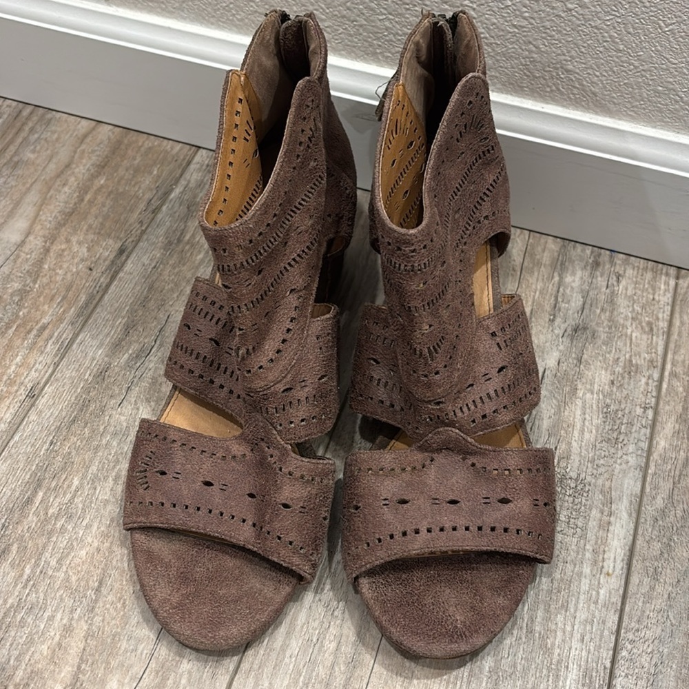 NOT RATED Santana Light Taupe Women's Ankle Boots Booties 10 - Picture 2 of 8